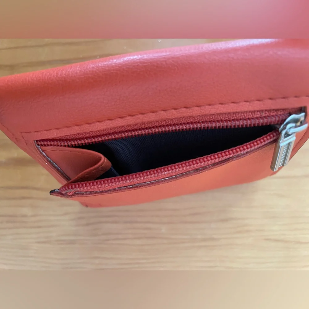 Like New! RFID Blocking Women's Trifold Wallet w/Zipper Pocket & Card Holder